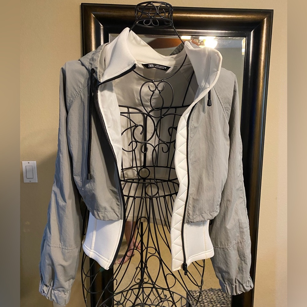 Zara Gray Utility Jacket with Hood and Cropped Fit - Picture 4 of 4